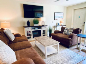 Gulf of Mexico Getaway! Steps 2 sand, sun & surf! Car available!